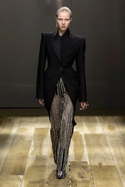 Look 43